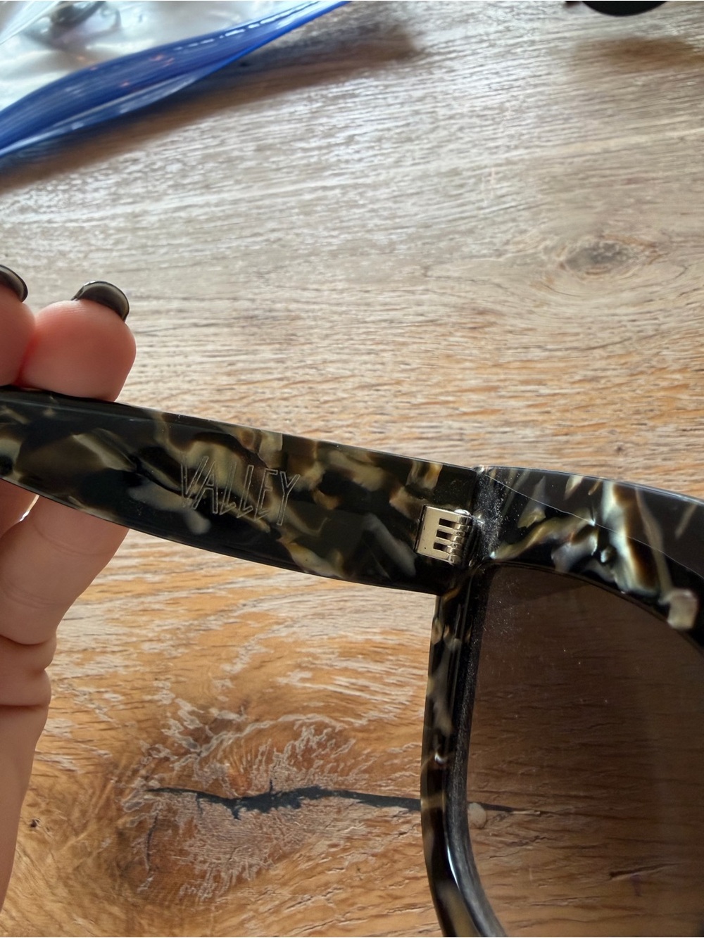 Valley Eyewear Tortoiseshell Square Sunglasses - Black and Cream - Picture 2 of 3